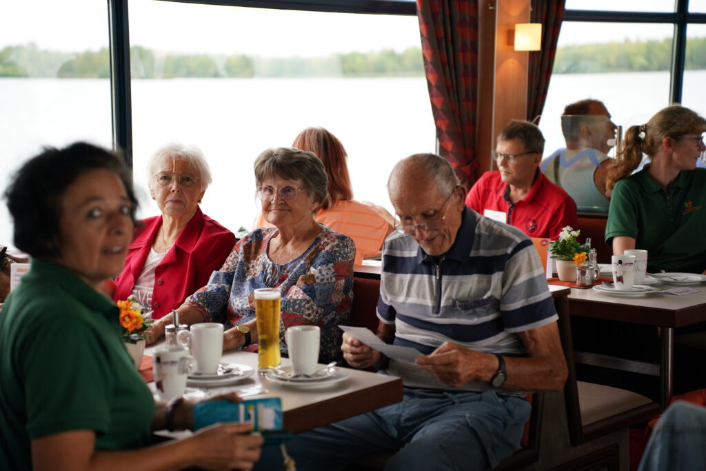 Rückblick auf unser 4. Begegnungs- und Tanzcafé – Gemeinsam zum Markkleeberger See 🚂🚢☀️