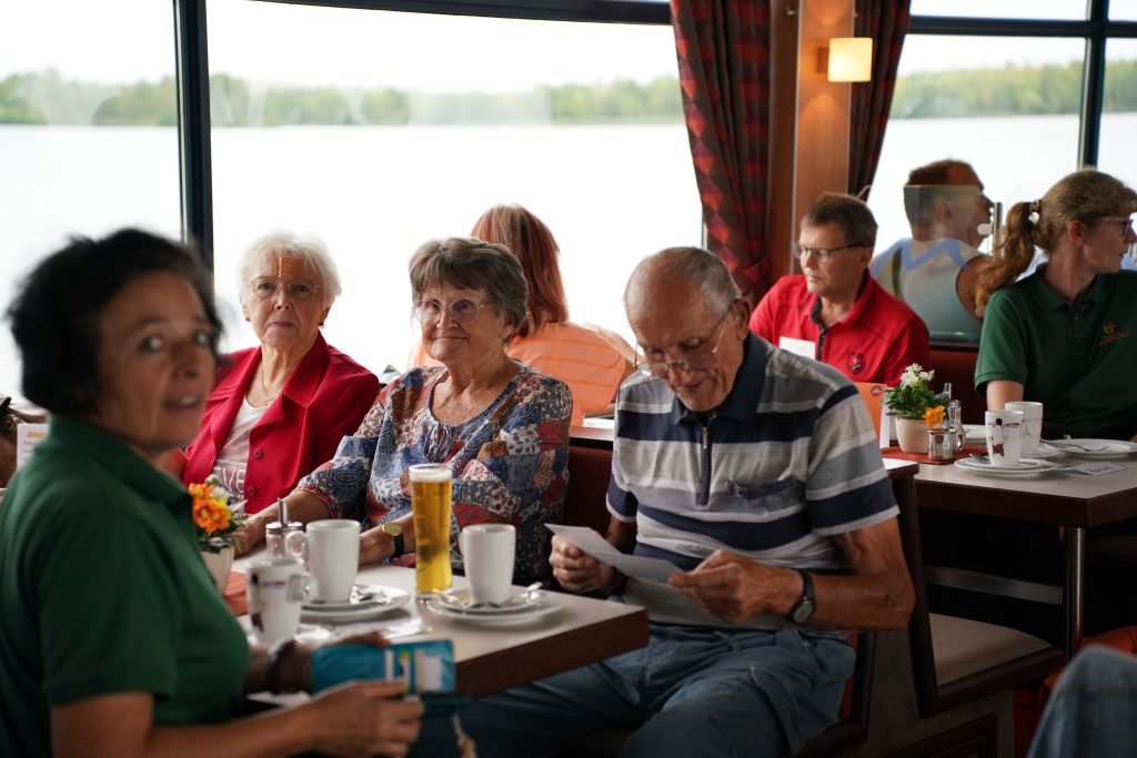Rückblick auf unser 4. Begegnungs- und Tanzcafé – Gemeinsam zum Markkleeberger See 🚂🚢☀️