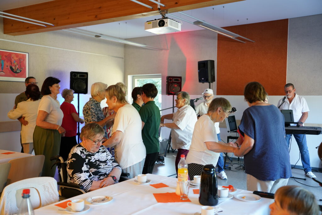 Rückblick auf unser 3. Begegnungs- und Tanzcafé 💃🎶☕🍰